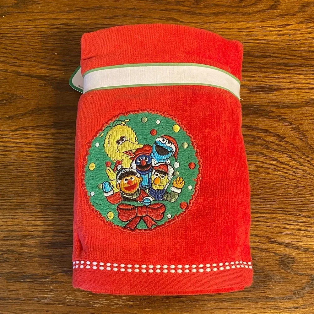 Title Sesame Street Christmas Hand Towel Red Embroidered Holiday Wreath NWT 18x2